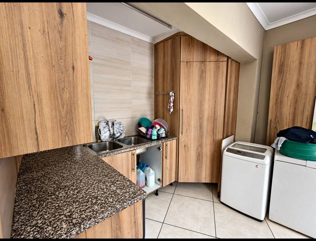 4 BEDROOM HOUSE TO LET IN THREE RIVERS EAST
